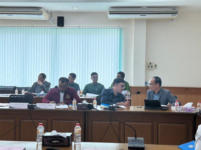 ประชุมคณะกรรมการร่างแผน